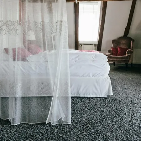 Altes Amtshaus, 3 3*