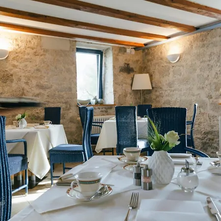 Altes Amtshaus, 3 3*