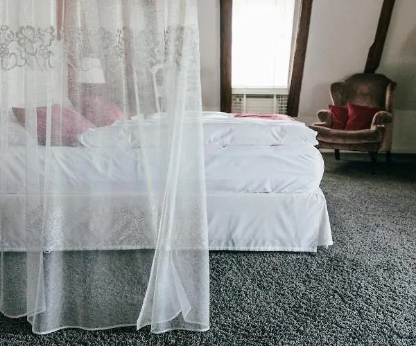 Altes Amtshaus, 3 3*