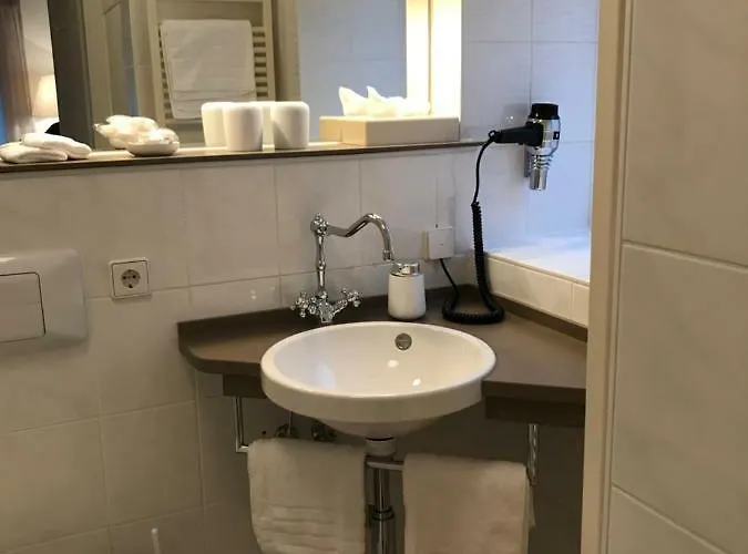 Altes Amtshaus, 3 3*